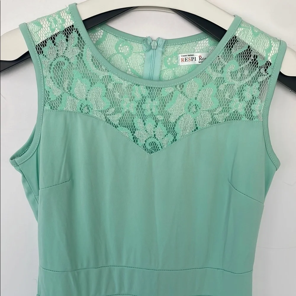 Green A-Line Sleeveless Lace Dress Medium